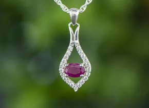 Висулка с Рубин