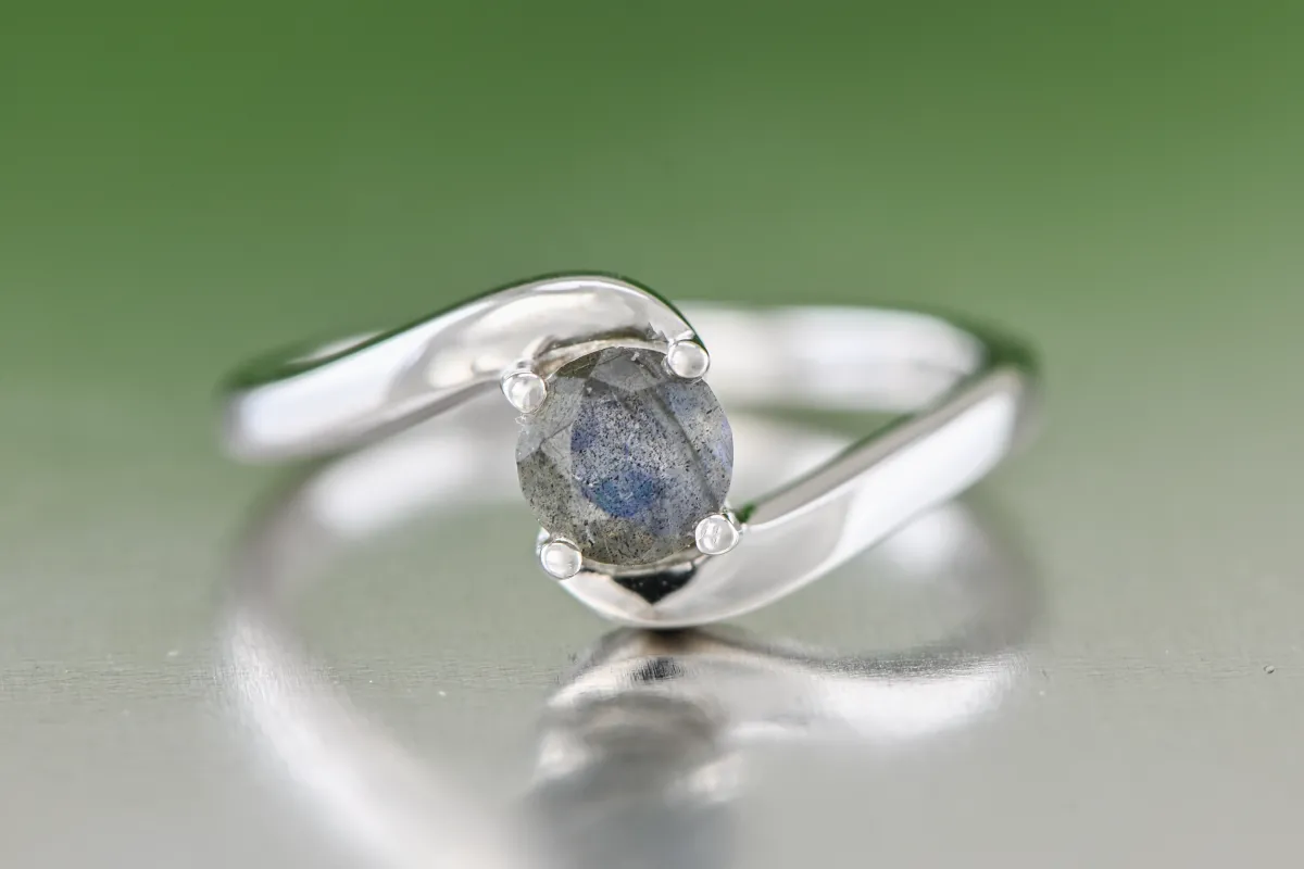 Сребърен пръстен с Лабрадорит